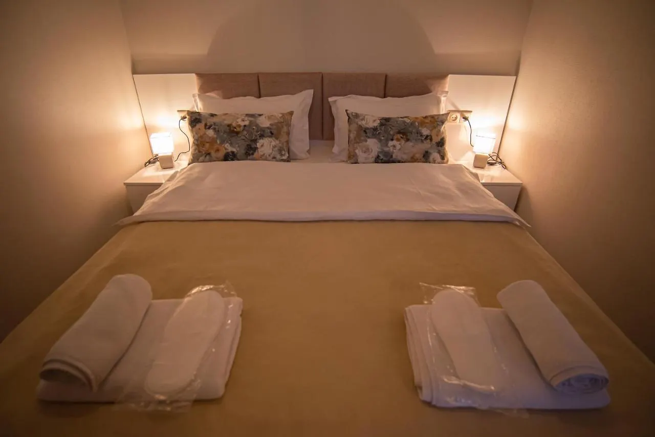 Luxury Apartment In Old Tbilisi With Terrace 0*,